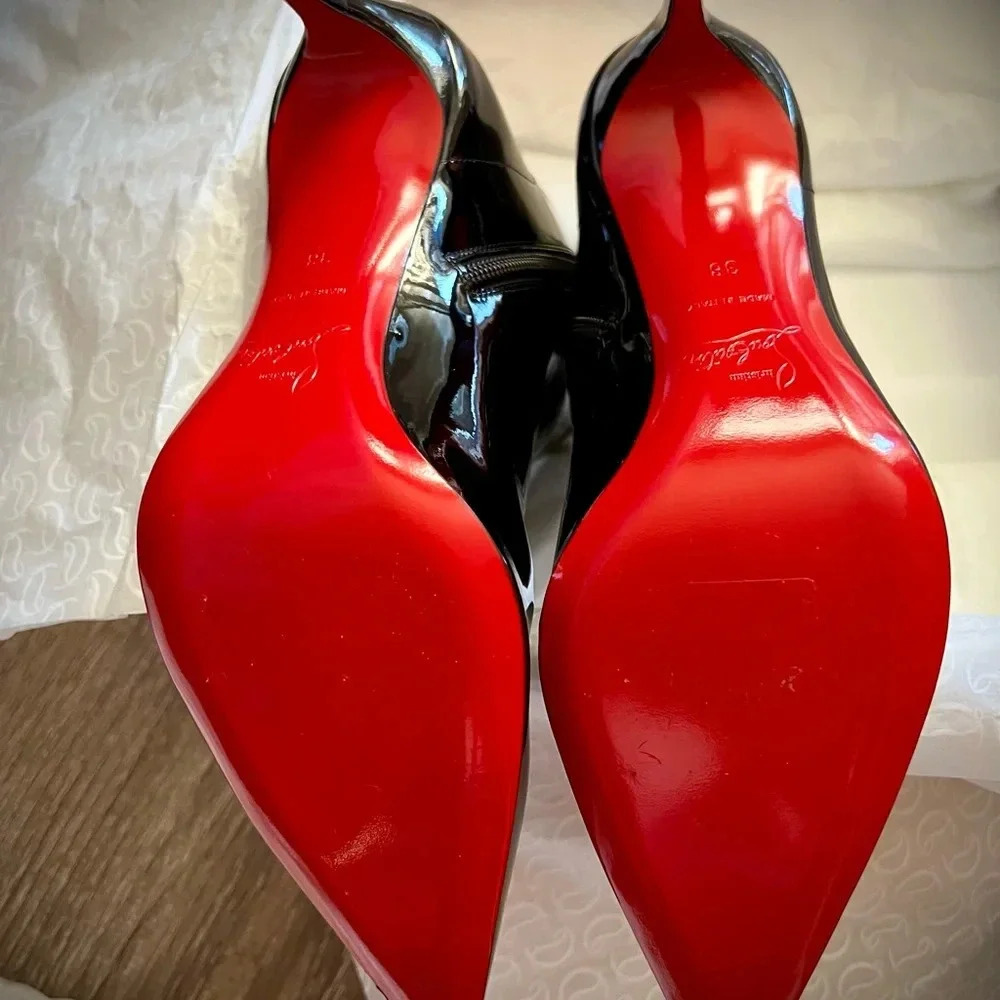 Christian Louboutin
Sporty Kate Booty 80MM Patent Leather Boots NIB - Picture 6 of 10